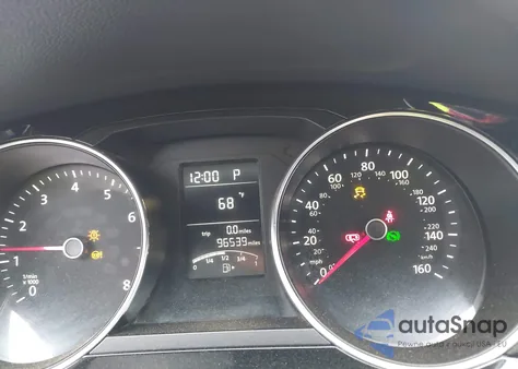 2017 Volkswagen Jetta Sport z USA, uszkodzony, nr VIN 3VWD17AJXHM326943